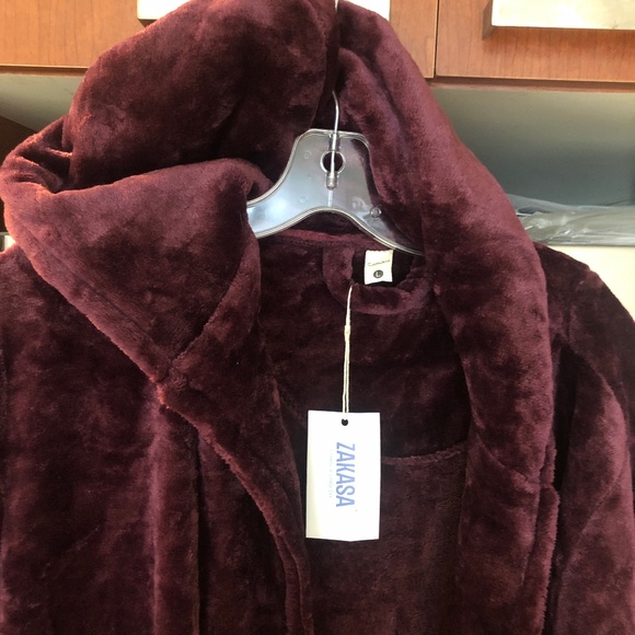 New Robe - Picture 1 of 4